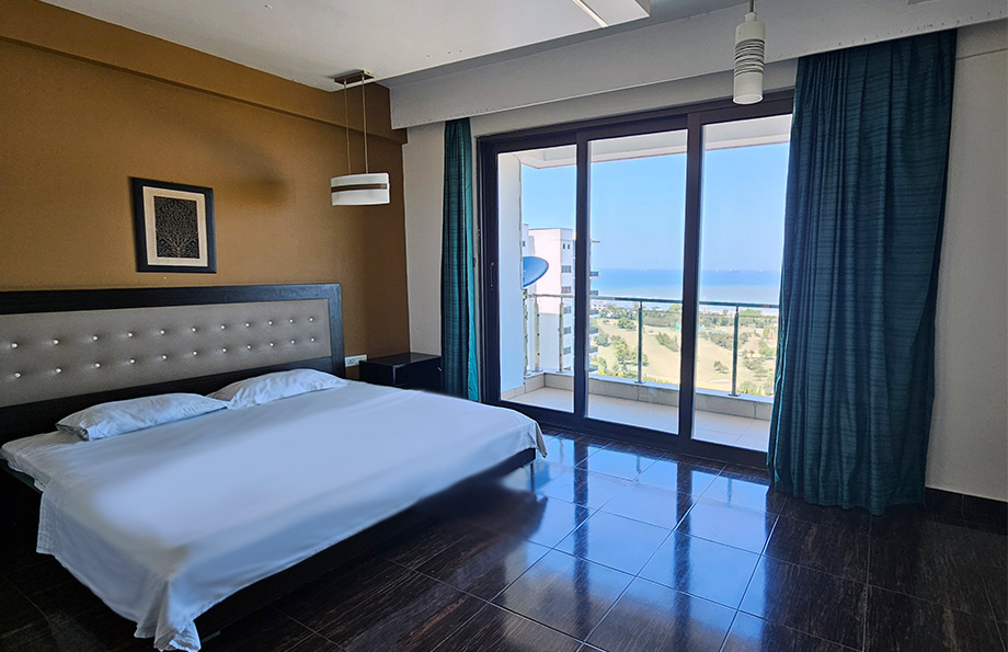 Queen room 1